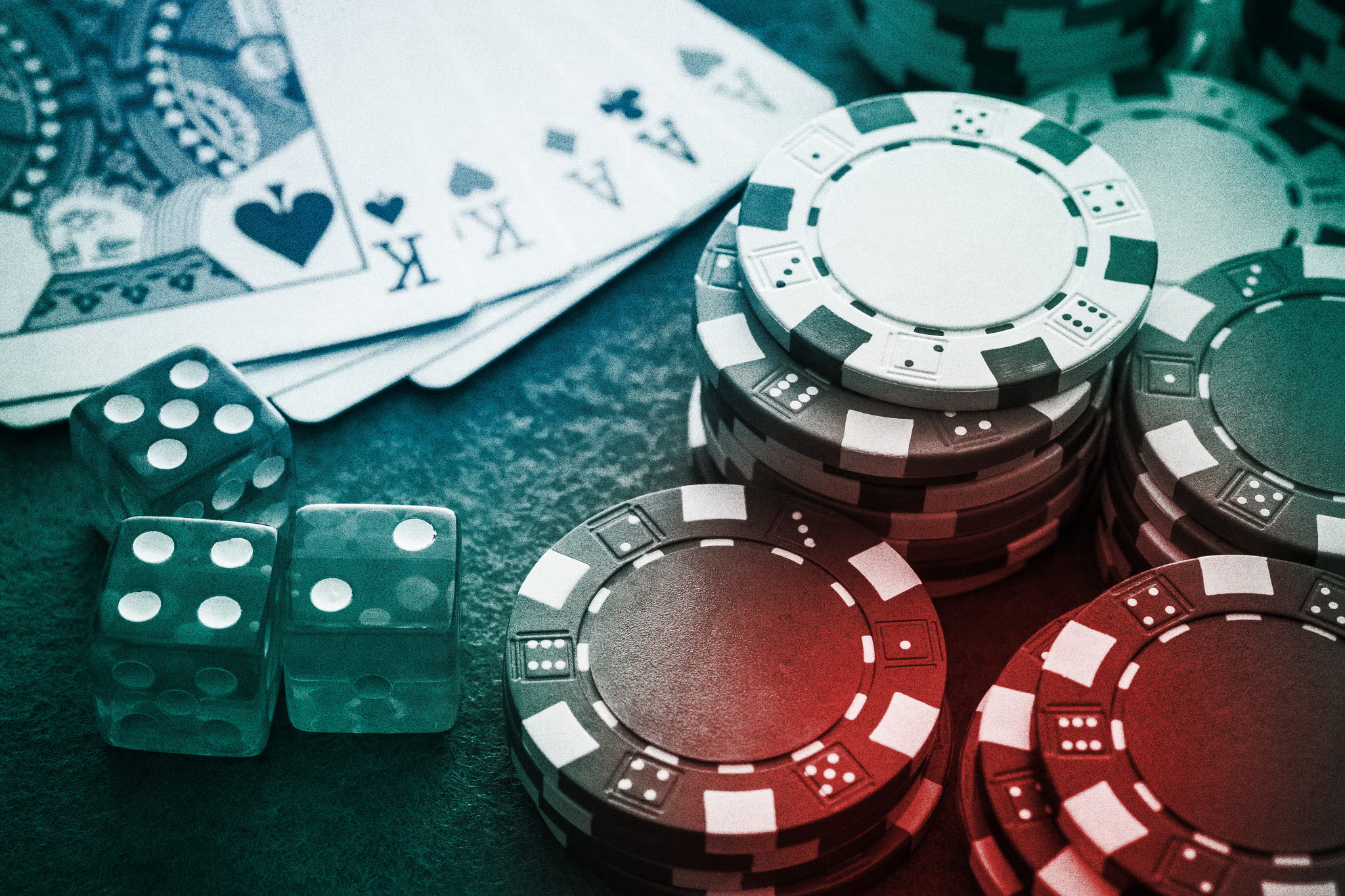 Ưu điểm khi chơi Poker nhà cái 28bet